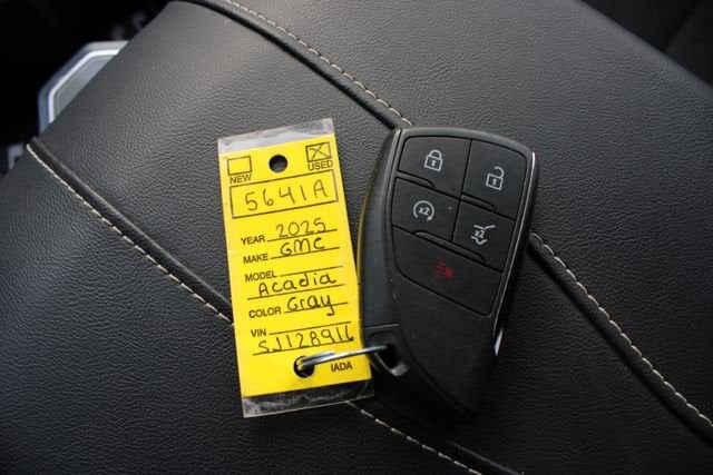 2025 GMC Acadia Elevation